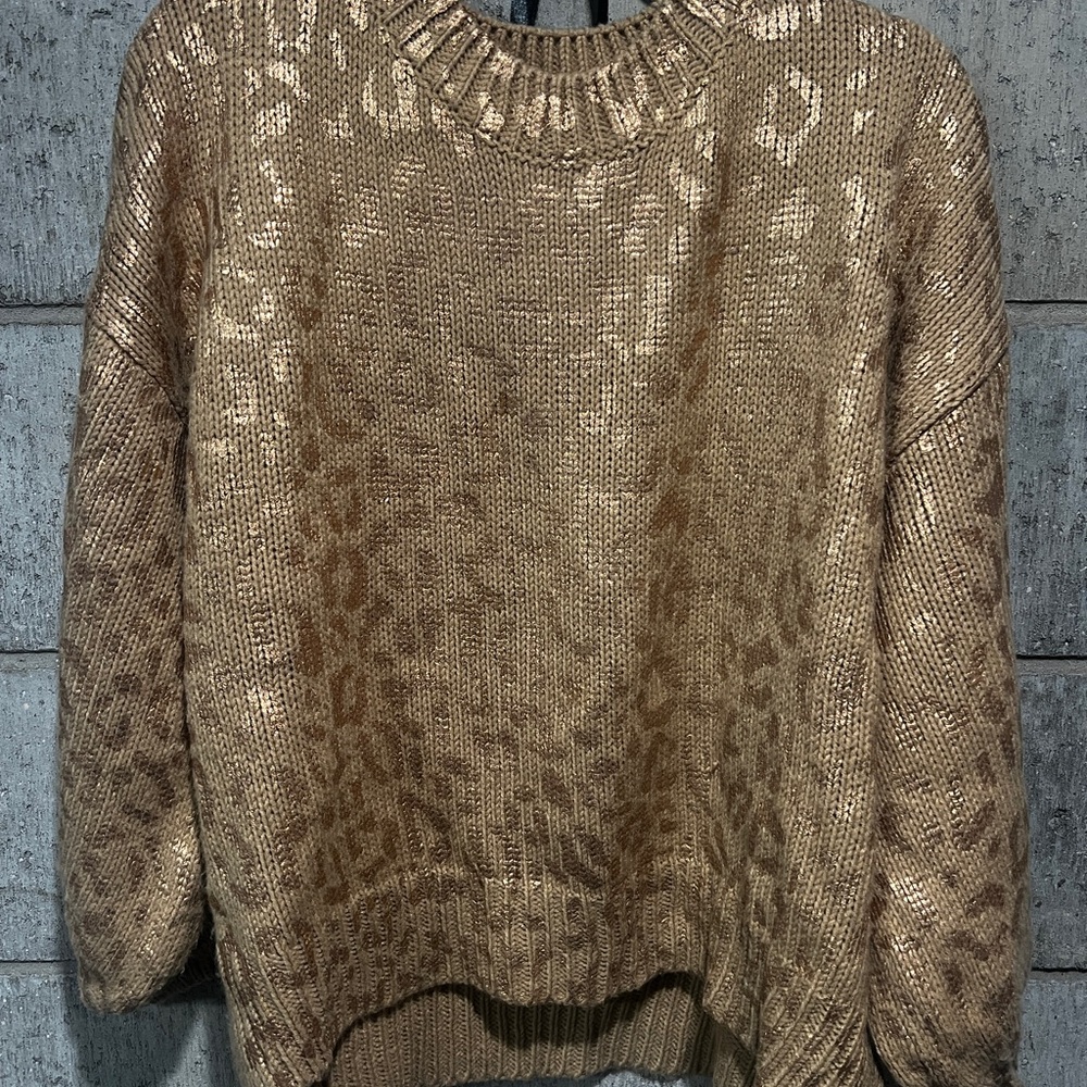 Elegant Leopard Patterned Sweater